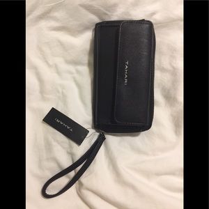 Tahari womens wallet new